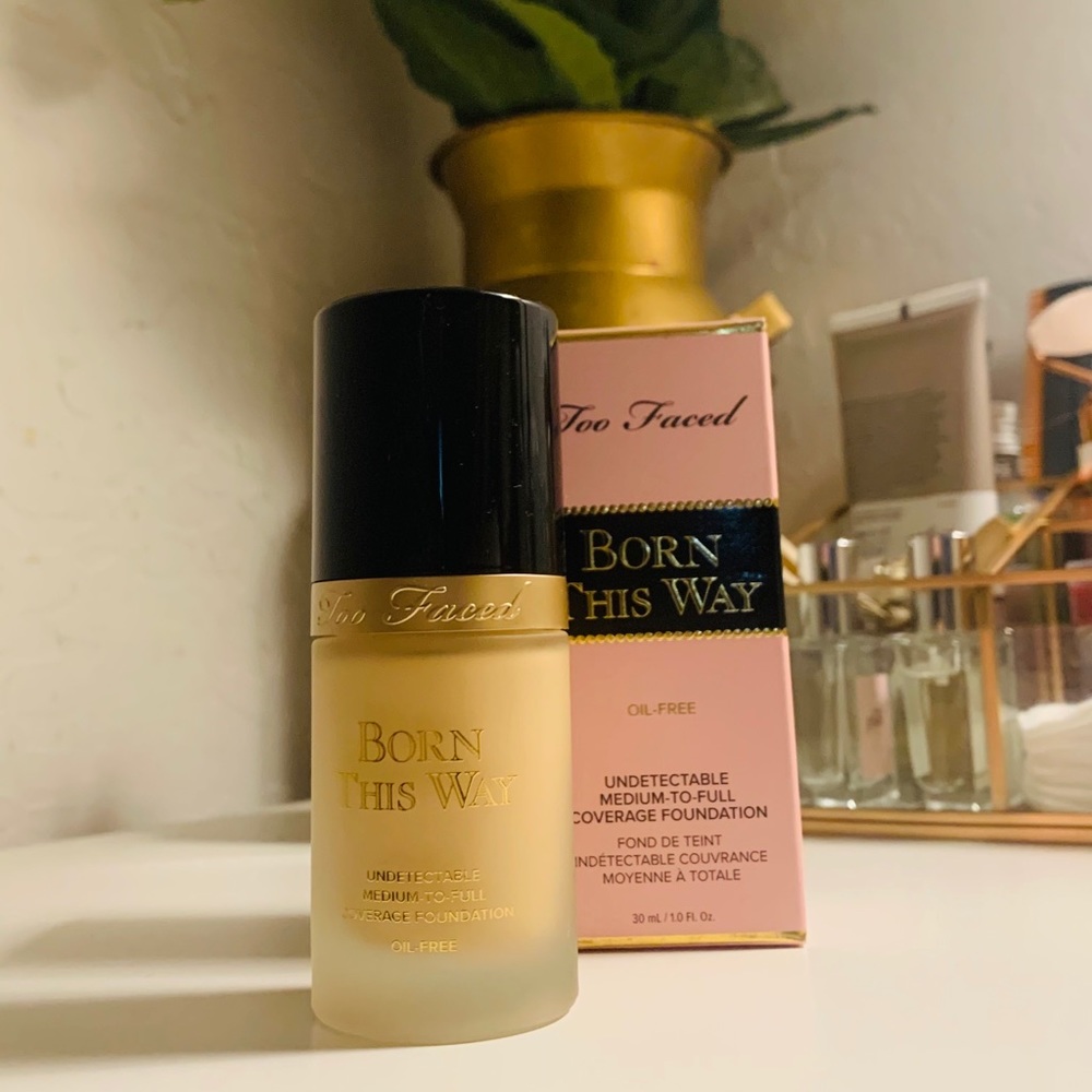 Too Faced Born This Way Foundation (Shade Snow)
